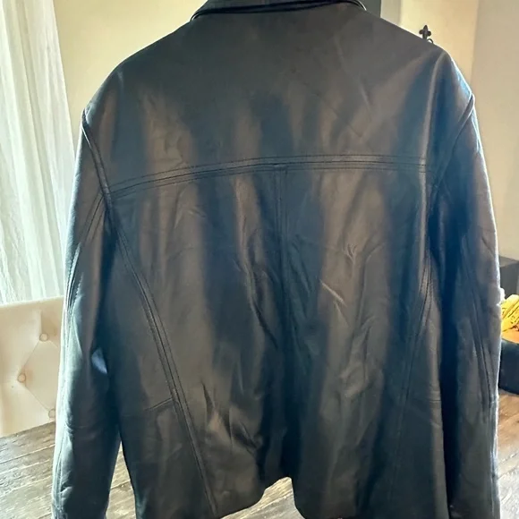 Black vintage 100% Leather Jacket,really good condition, light wear on sleeves. - Picture 9 of 13